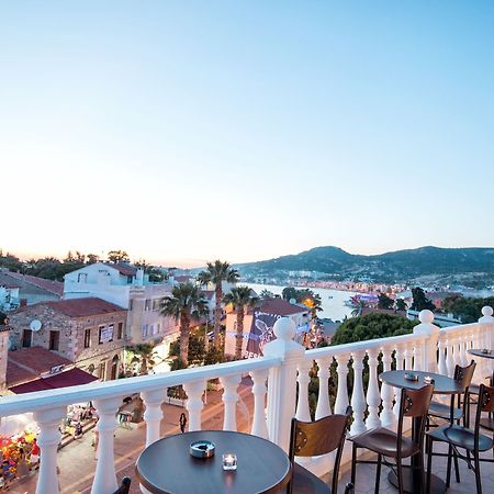 Menendi Otel Foça Luaran gambar