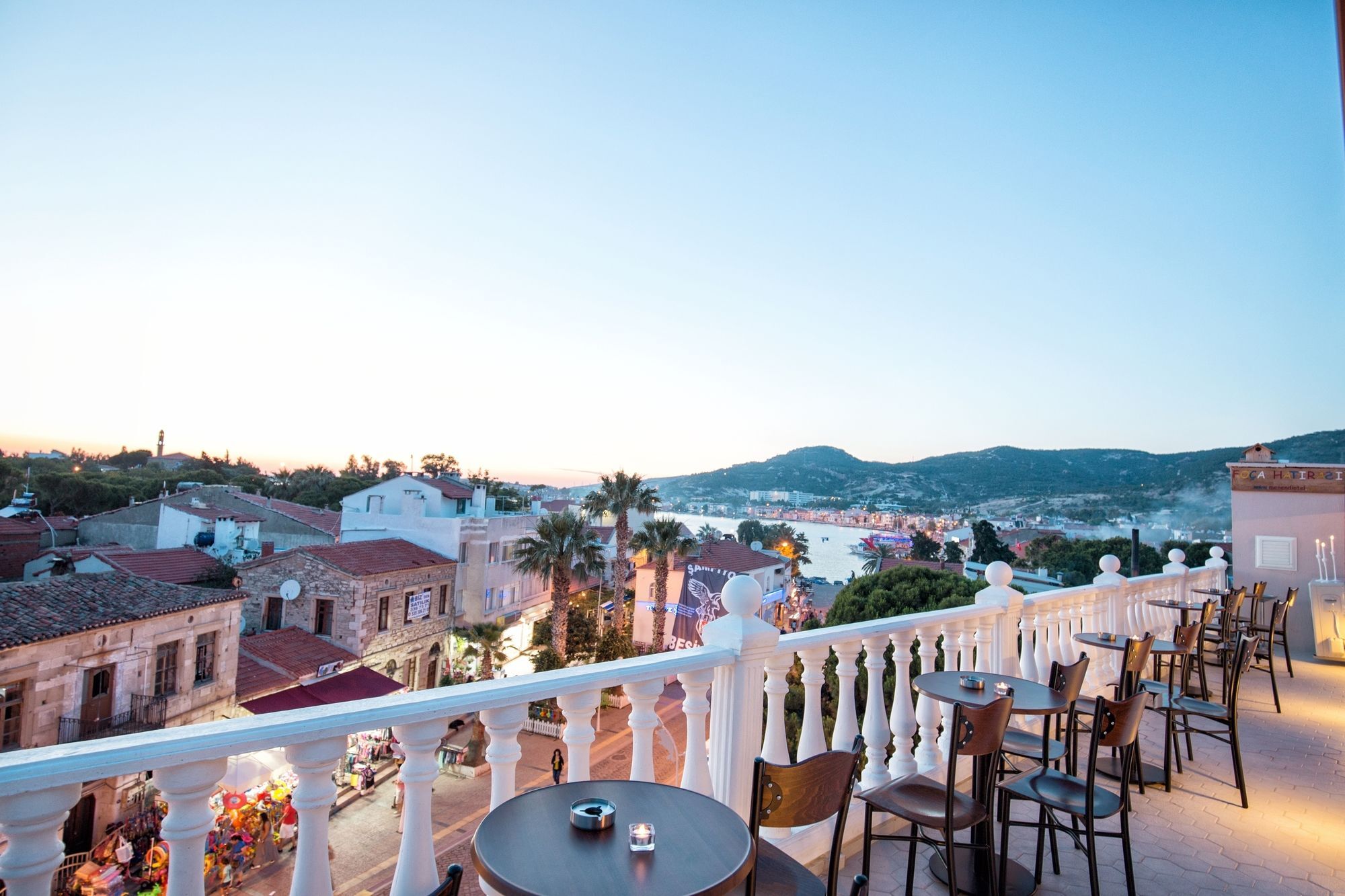 Menendi Otel Foça Luaran gambar