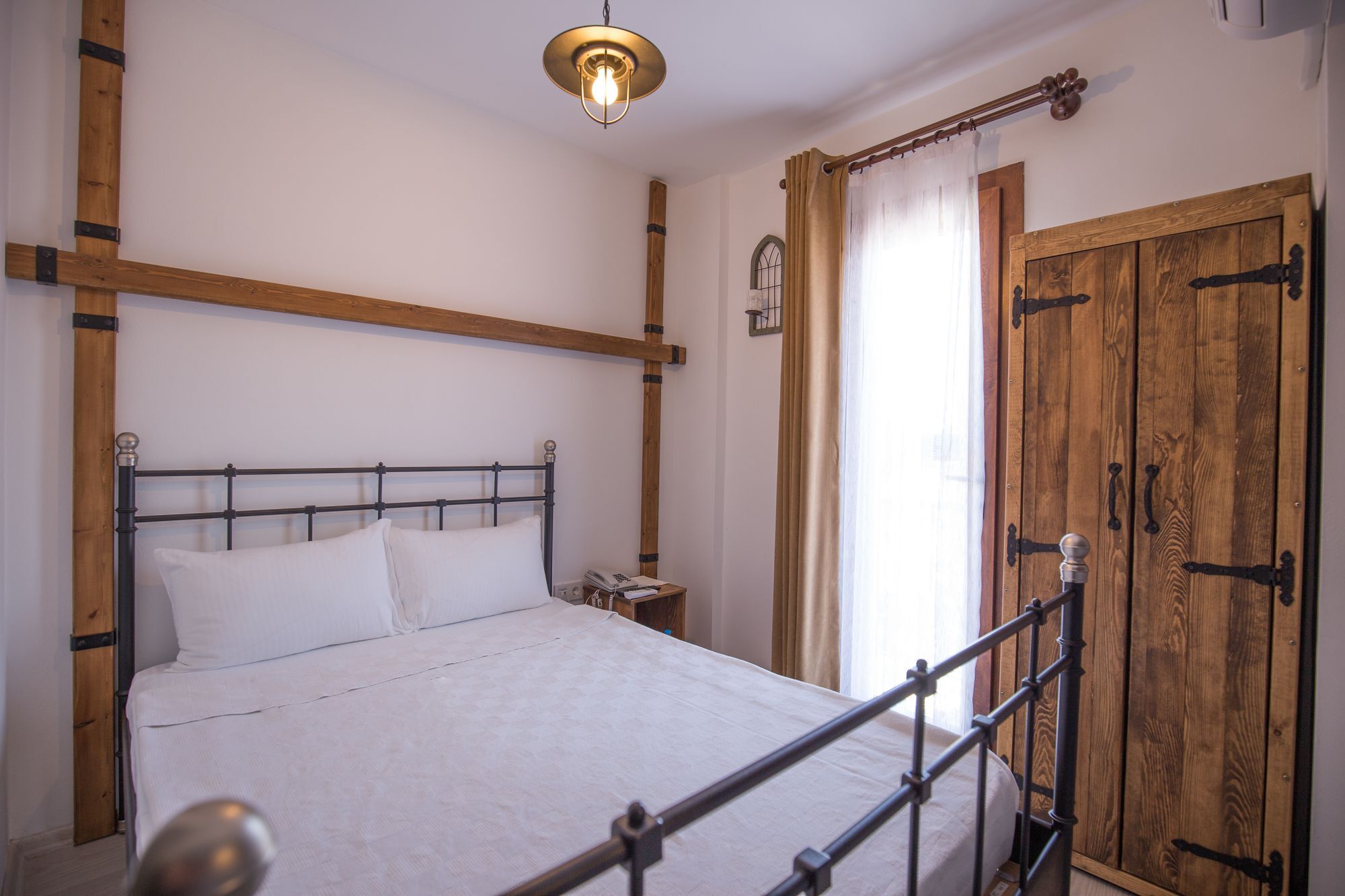 Menendi Otel Foça Luaran gambar