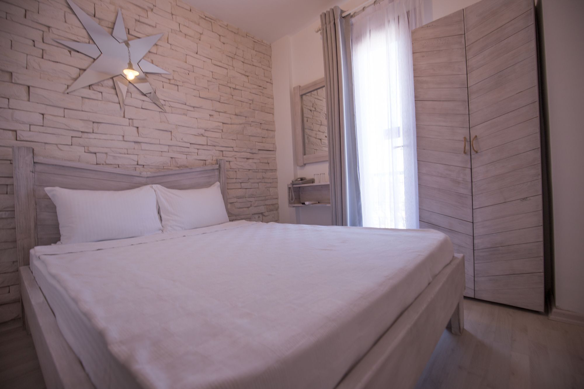 Menendi Otel Foça Luaran gambar