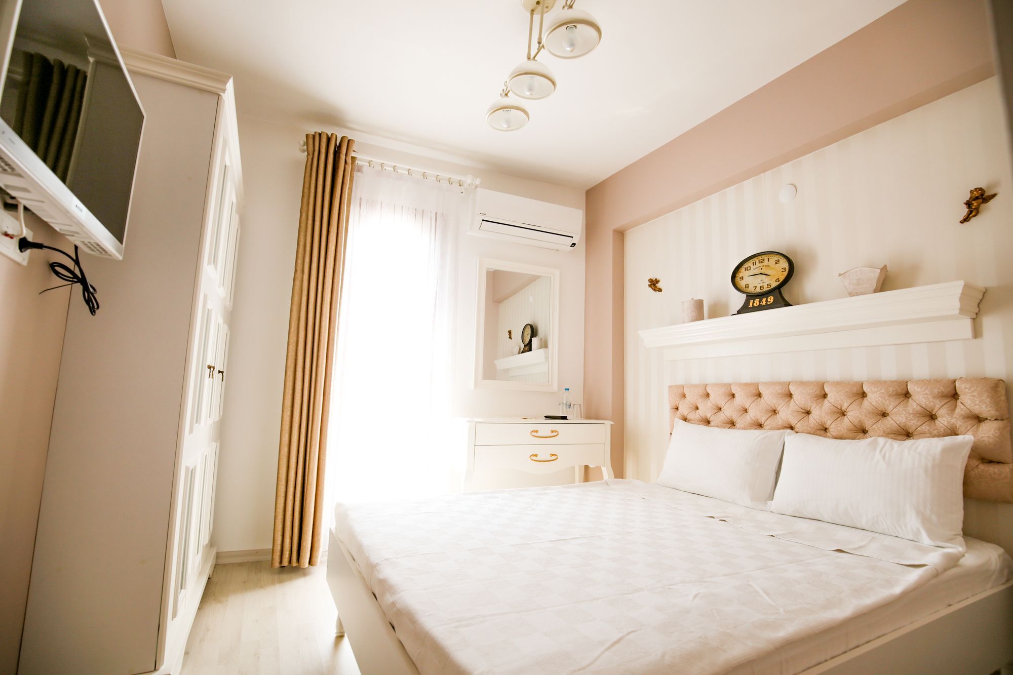 Menendi Otel Foça Luaran gambar