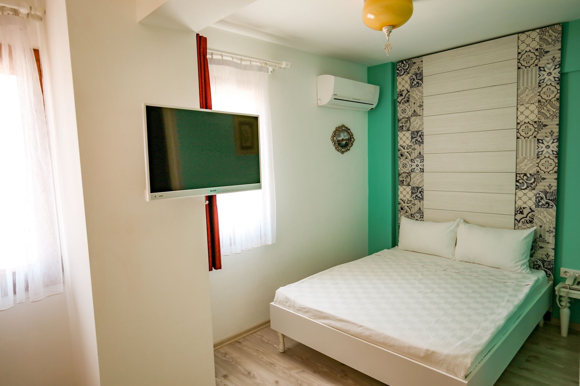 Menendi Otel Foça Luaran gambar