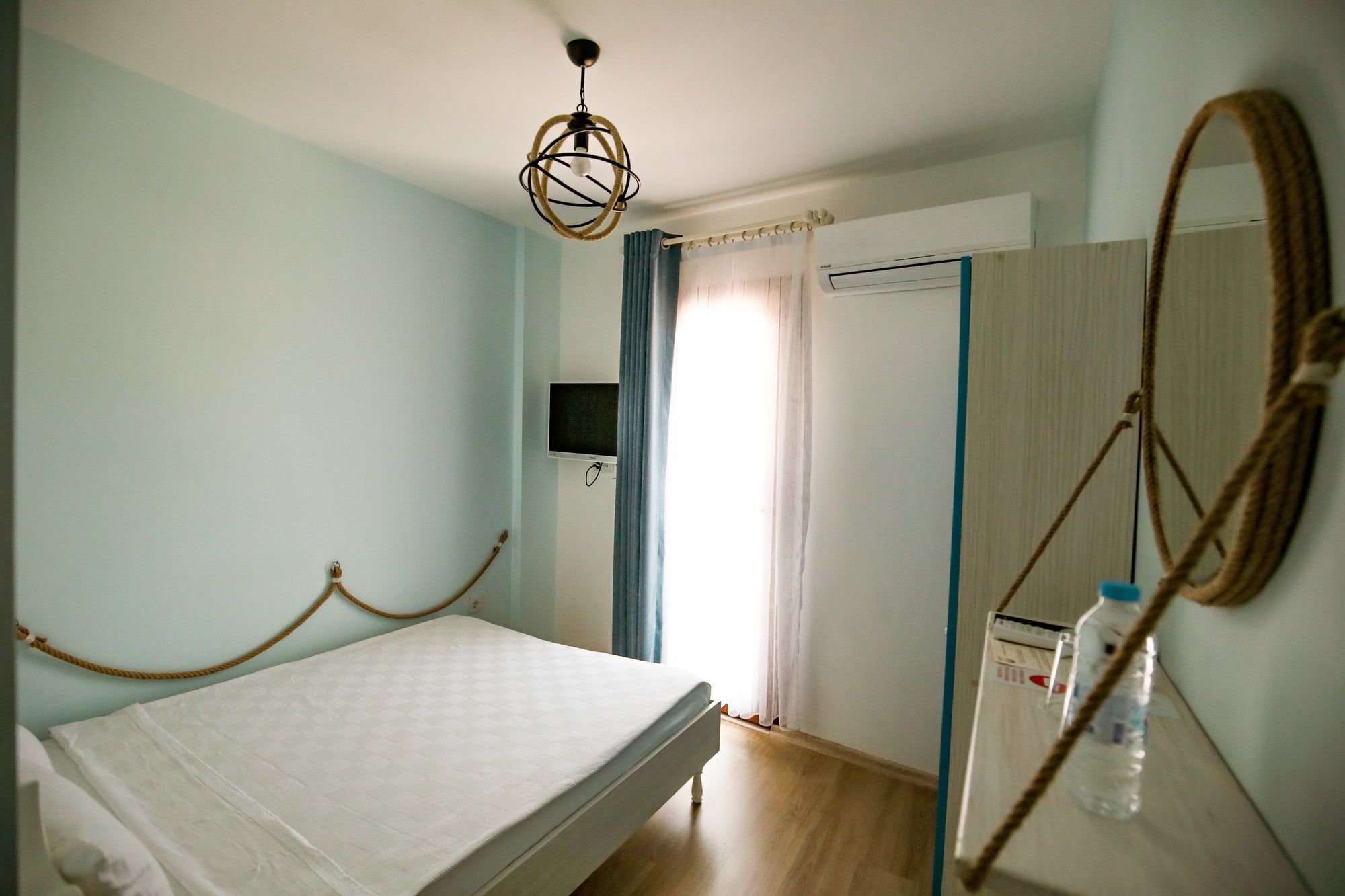 Menendi Otel Foça Luaran gambar